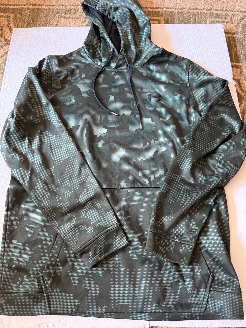 Under Armour digital camo hoodie - Size L Loose